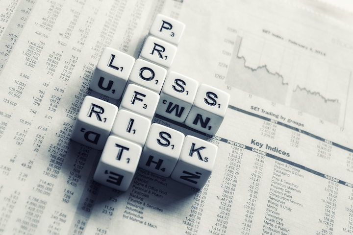 Dices Over Newspaper 2656028 960 720 Pixabay