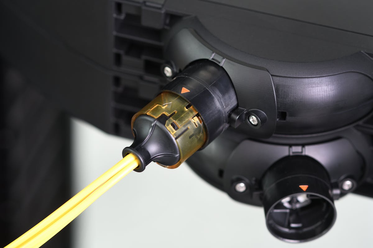 Self-cleaning, self-protecting multifiber connector | Cabling ...