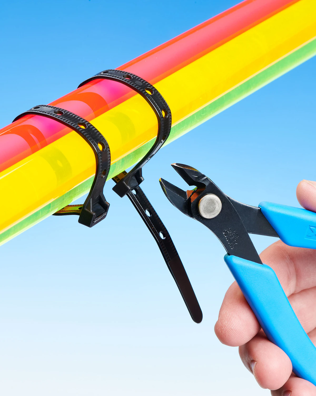 Cable tie cutter leaves smooth ends with no spikes | Cabling ...