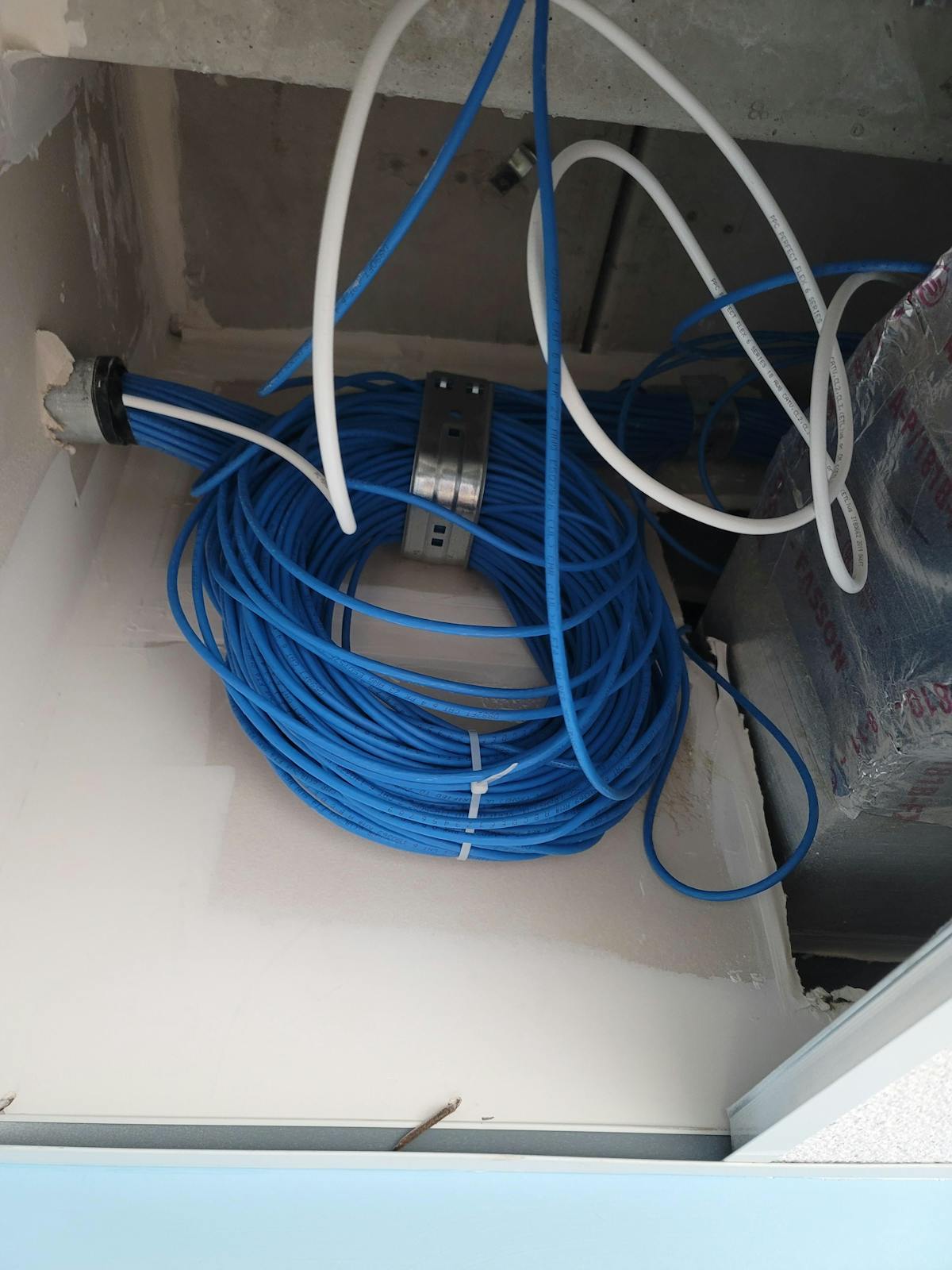 Bad practice: Cabling photos | Cabling Installation & Maintenance