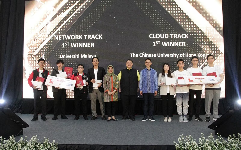 Winners of the Network Track and Cloud Track in the Huawei APAC ICT Competition 2023.