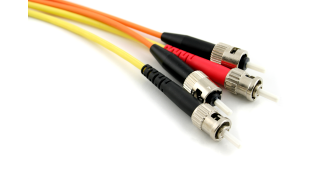 https://img.cablinginstall.com/files/base/ebm/cim/image/2023/09/Single_Mode_and_Multimode_Fiber_Optic_Cable.65137b6904c0a.png?auto=format%2Ccompress&w=320