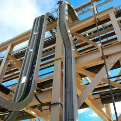 Cable trays are used outside of data centers in addition to being used inside. Here we see a tray guiding and supporting cables in an outdoor environment. Cable trays made of composite material are lighter than metal trays, are corrosion-resistant, and unlike trays, do not conduct electricity or facilitate heat transfer. Cable trays are used outside of data centers in addition to being used inside. Here we see a tray guiding and supporting cables in an outdoor environment. Cable trays made of composite material are lighter than metal trays, are corrosion-resistant, and unlike trays, do not conduct electricity or facilitate heat transfer.