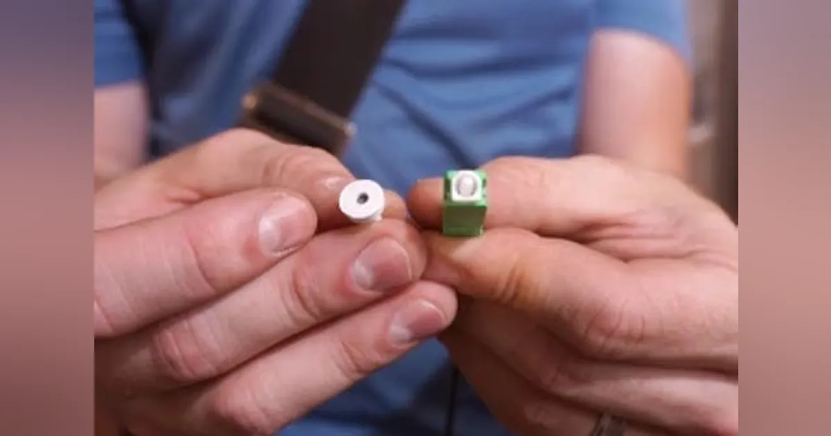 Dust Cap Cleans Fiber Connector | Cabling Installation & Maintenance